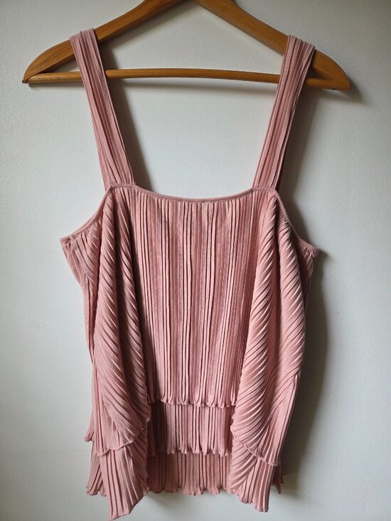 Express Tops - NWT EXPRESS BLUSH PINK ACCORDION / PLEATED TANK TOP SIZE L